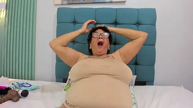 DinaDIRTY webcam show