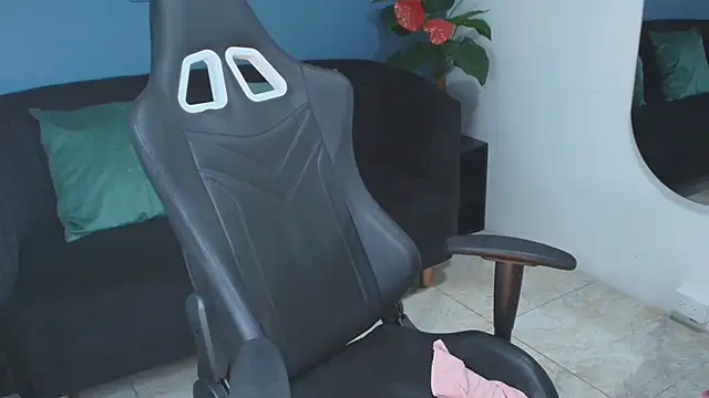 Zamira_Taylor Live XXX-chat