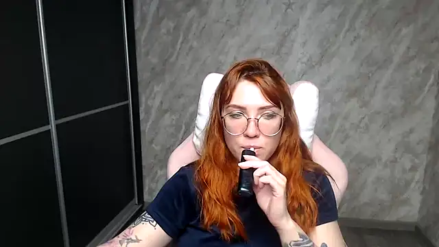 Reginasmilee: онлайн-секс-чат