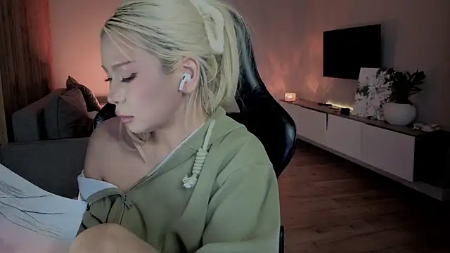 RileyMee live XXX chat