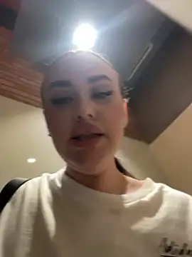 KiraSunshine Chat XXX live