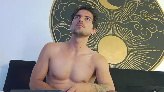 Chat XXX en directo de Adam_MillanFF