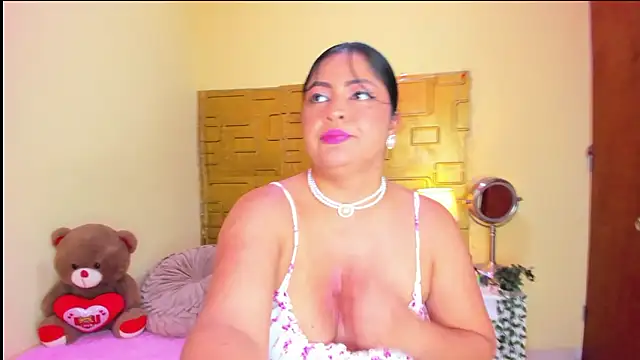 Julia_Haye Chat XXX in diretta