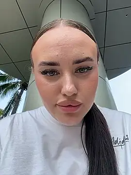 KiraSunshine Adlı Modelin Web Kamerası Şovu