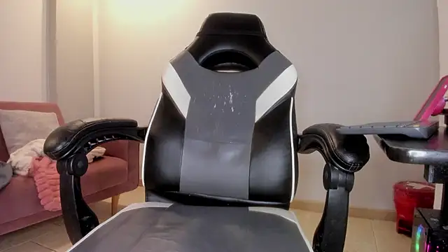 stefy_bratz: διαδικτυακό σόου στην κάμερα