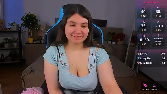 Viola__Shy élő XXX-chatje