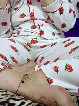 Bombamom Adlı Modelin Canlı XXX Sohbeti