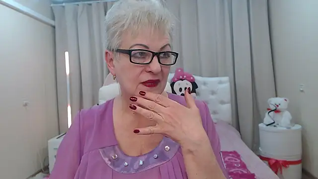 KayleSmoll: онлайн-секс-чат