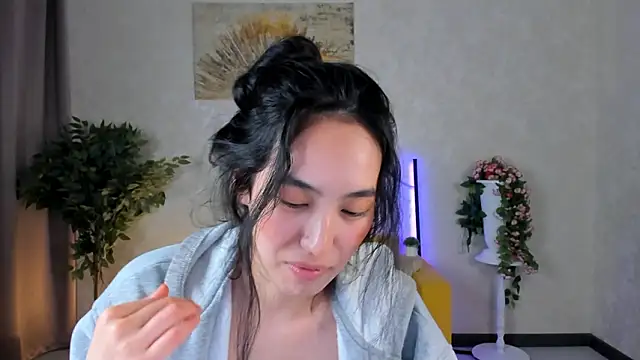 FlirtyAura Adlı Modelin Canlı XXX Sohbeti