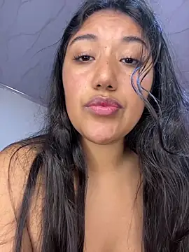 SharaRous Adlı Modelin Canlı XXX Sohbeti