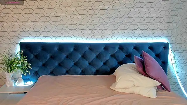 desiree_doll: онлайн-секс-чат