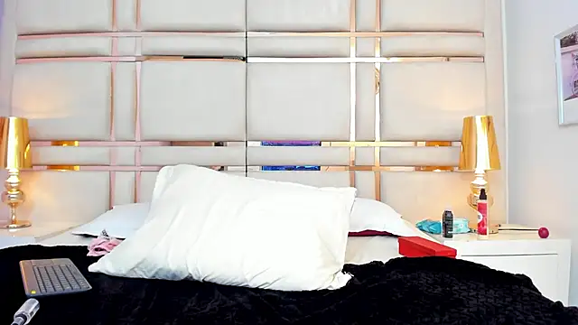 SalomeSaez: онлайн-секс-чат