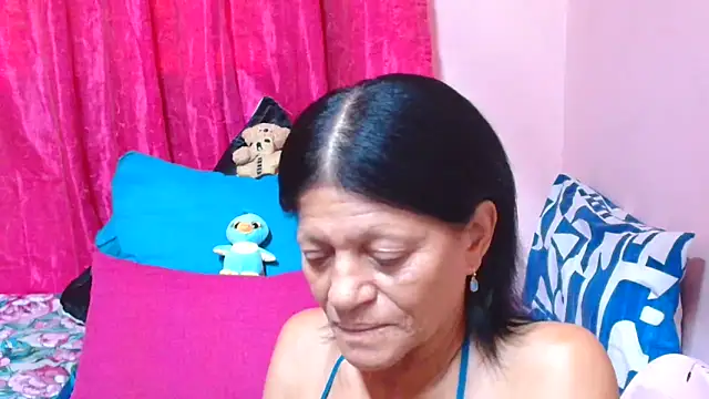 Chat +18 de SLUTTYROXY ao vivo