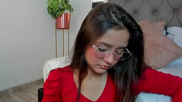 ivette_swan Adlı Modelin Canlı XXX Sohbeti