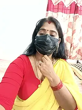 tamil-aunt Show in webcam