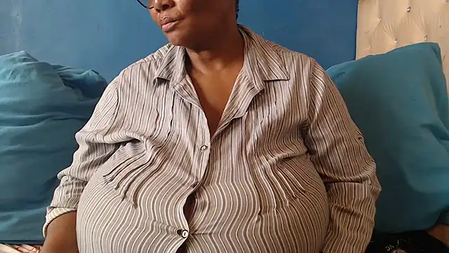 Show modela CUTEFIRMMELONSS na web-kameri