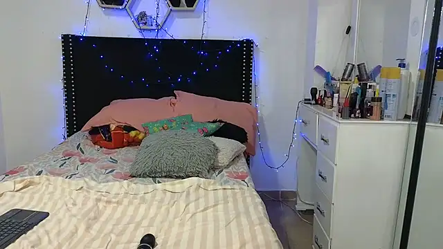 Chat XXX ao vivo de charlotte_077