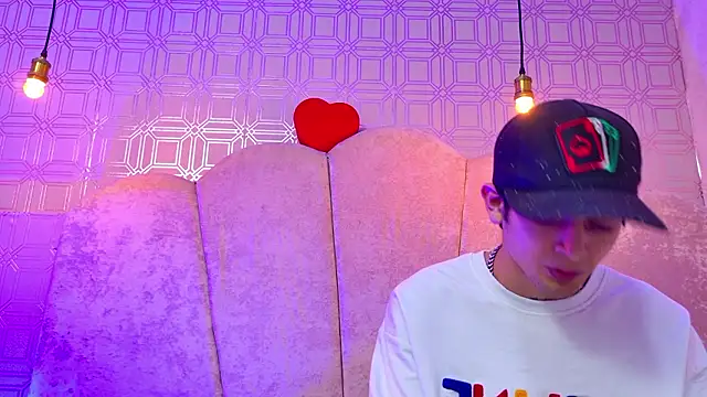 Chat +18 de CharlotteandTaylorr ao vivo