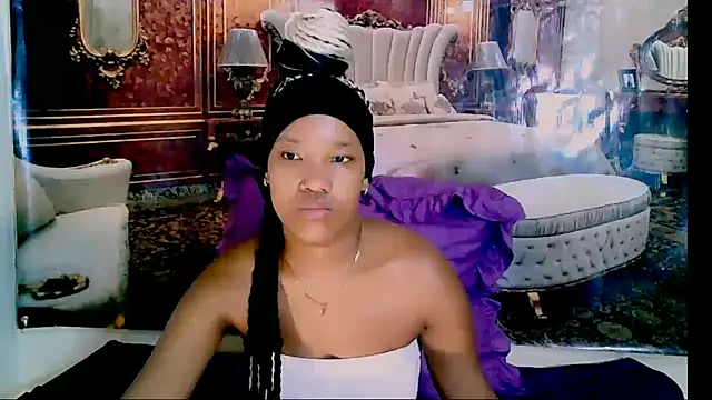 Chatroom XXX en direct de EroticSexyPrada