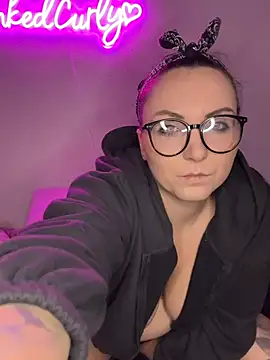 Chat XXX ao vivo de InkedCurly_L