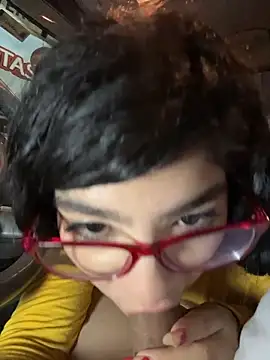 dani_bela: διαδικτυακό σόου στην κάμερα