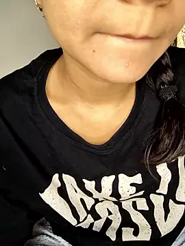 kavya-09 Webcam Show