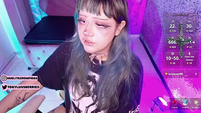 XXX chat uživo modela toky_doll