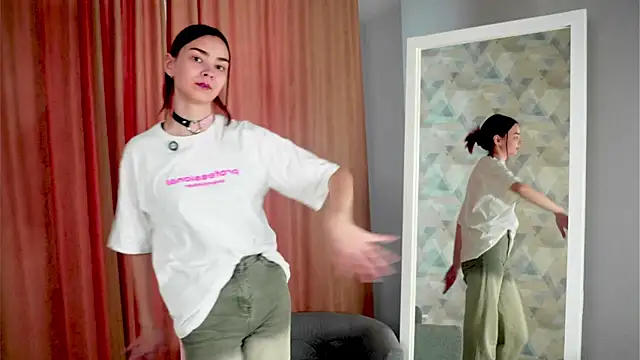 EddieChery Adlı Modelin Canlı XXX Sohbeti