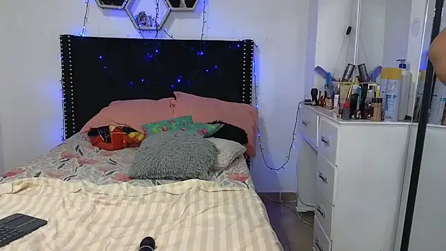 Czat XXX na żywo – charlotte_077