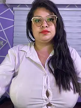 Chat XXX en directo de MiiaaJoness