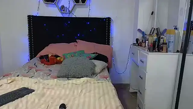 Chatroom XXX en direct de charlotte_077