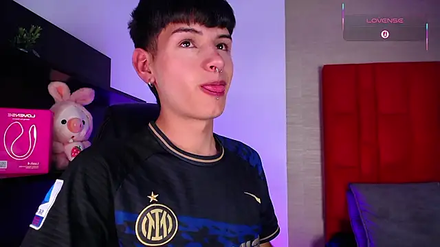 Pertunjukan Kamera Web Ezra_Storm