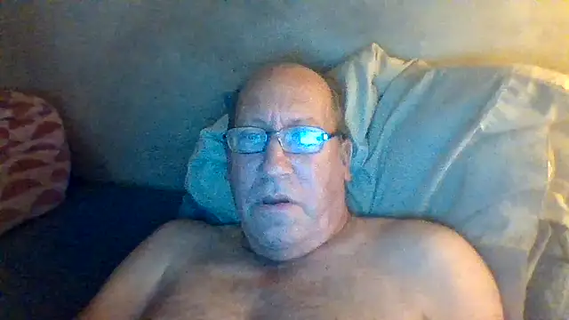 hornyrich69 élő XXX-chatje