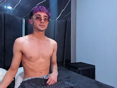 KrisX_hl Chat XXX in diretta