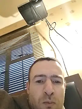 Erimyka élő XXX-chatje