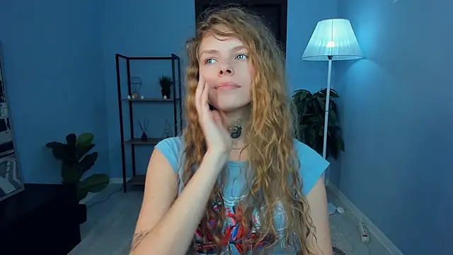 Онлайн чат XXX RayaNenlia