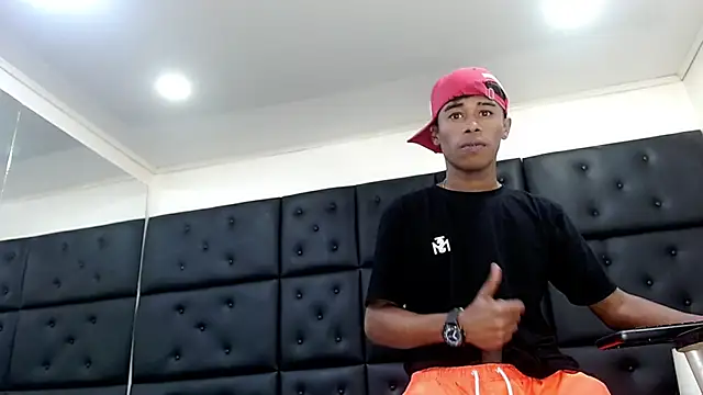 TonnyMarck: онлайн-секс-чат