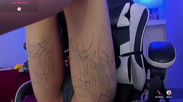 dolly_boob élő XXX-chatje