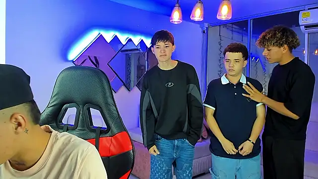 Houseofwarrios Show in webcam