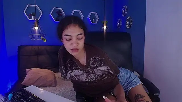 Aurora_ath Chat XXX in diretta