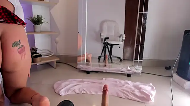 MIA25___ élő XXX-chatje