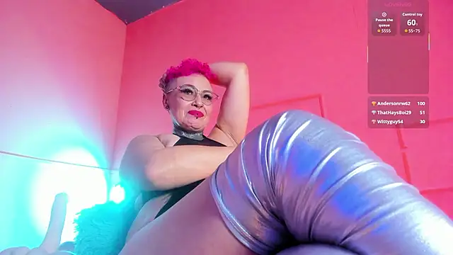 Pokazy przed kamerką – MATURE_HARDCORE