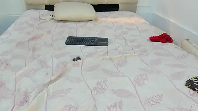 charlotte_dante212: онлайн-секс-чат