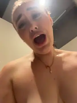 KiraSunshine Adlı Modelin Canlı XXX Sohbeti