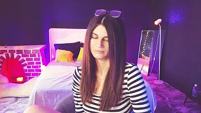 Chatroom XXX en direct de EmilyReal