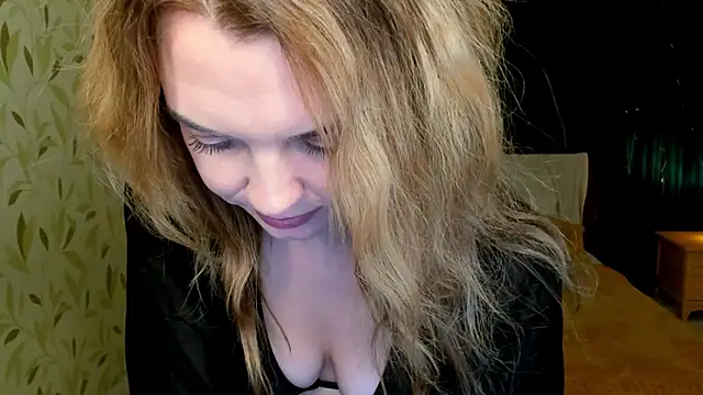 LunaFlinn élő XXX-chatje