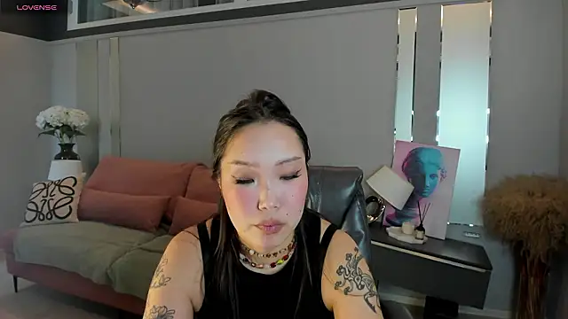 ElinaMotion's Live XXX Chat