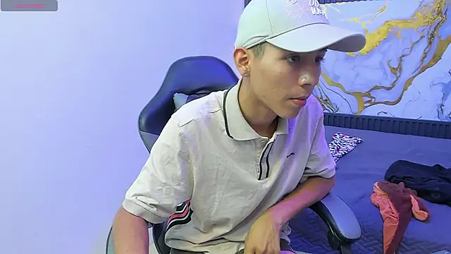 TaylerMiles Chat XXX in diretta