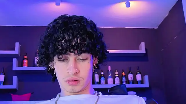 Chat +18 de nova_salvatore ao vivo