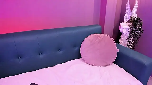 Alessiia__ Adlı Modelin Canlı XXX Sohbeti